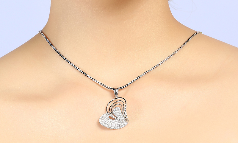 D&acirc;y chuyền mang phong c&aacute;ch nhẹ nh&agrave;ng, đ&aacute;ng y&ecirc;u